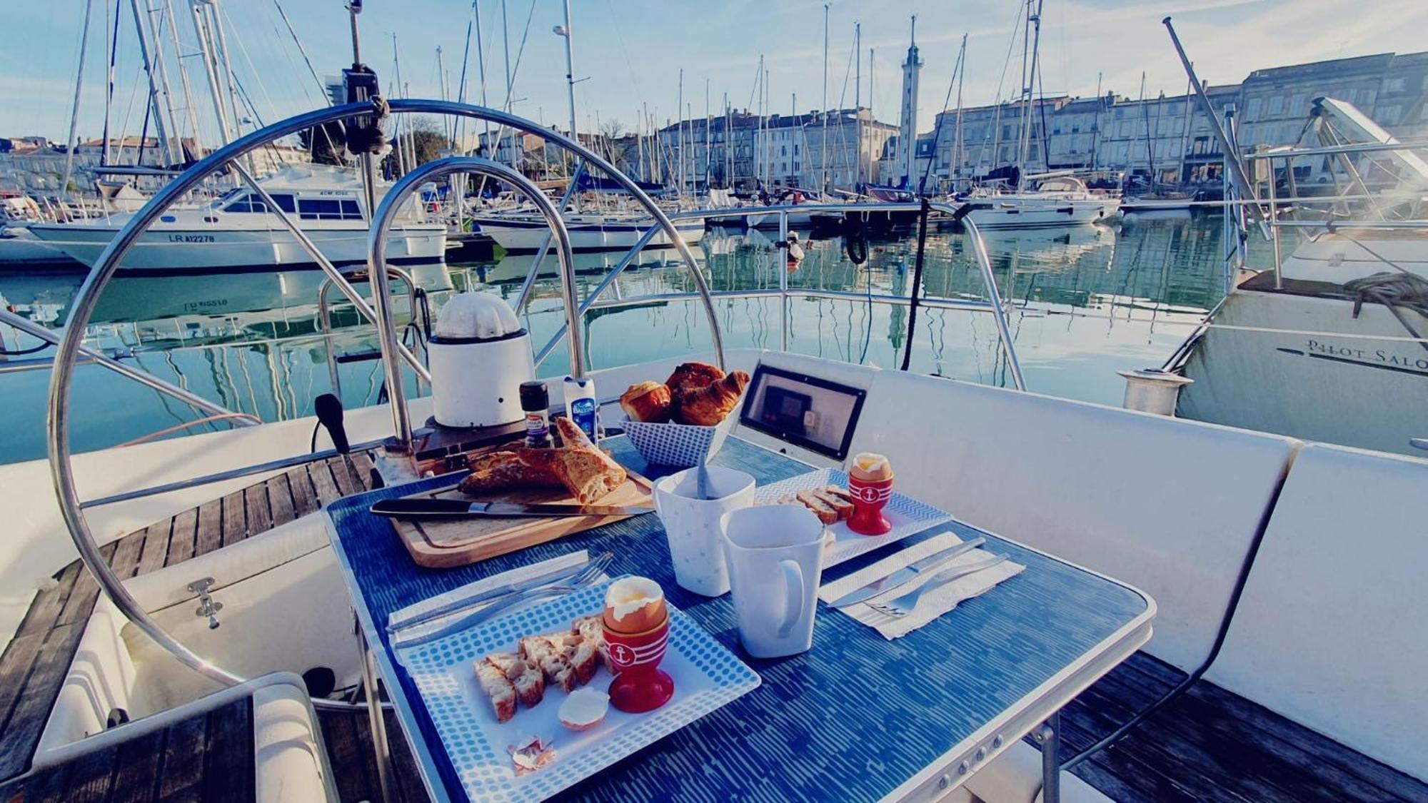 Coriandre 2 - Dormir Sur Un Grand Voilier 9 Personnes By Nuits Au Port لا روشيل المظهر الخارجي الصورة